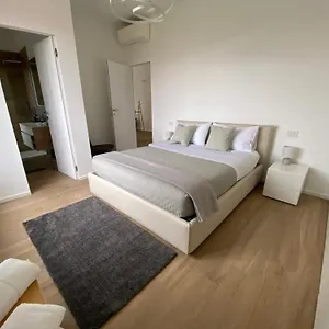 https://apt-la-casa-di-gabriella.italymilanhotels.net