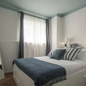 https://apt-monti-design-rr.italymilanhotels.net